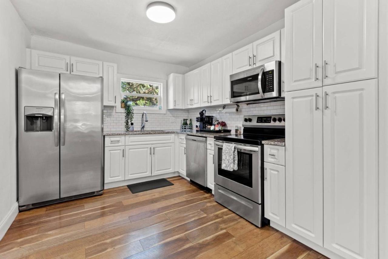 Treehouse Is A Quaint 2 Bedroom In An Up-And-Coming Part Of Town, Pet Friendly With Fenced Yard And Lounge Area That Is Close To Downtown טאמפה מראה חיצוני תמונה