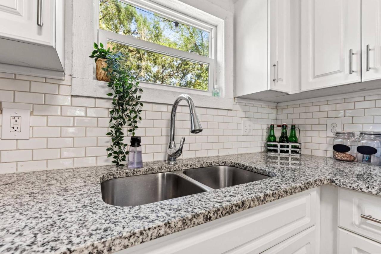 Treehouse Is A Quaint 2 Bedroom In An Up-And-Coming Part Of Town, Pet Friendly With Fenced Yard And Lounge Area That Is Close To Downtown טאמפה מראה חיצוני תמונה