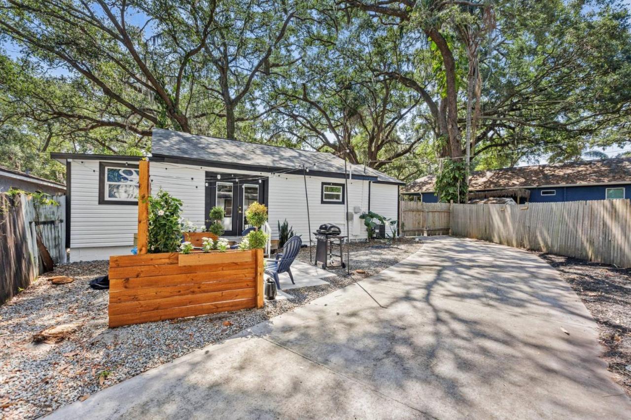 Treehouse Is A Quaint 2 Bedroom In An Up-And-Coming Part Of Town, Pet Friendly With Fenced Yard And Lounge Area That Is Close To Downtown טאמפה מראה חיצוני תמונה